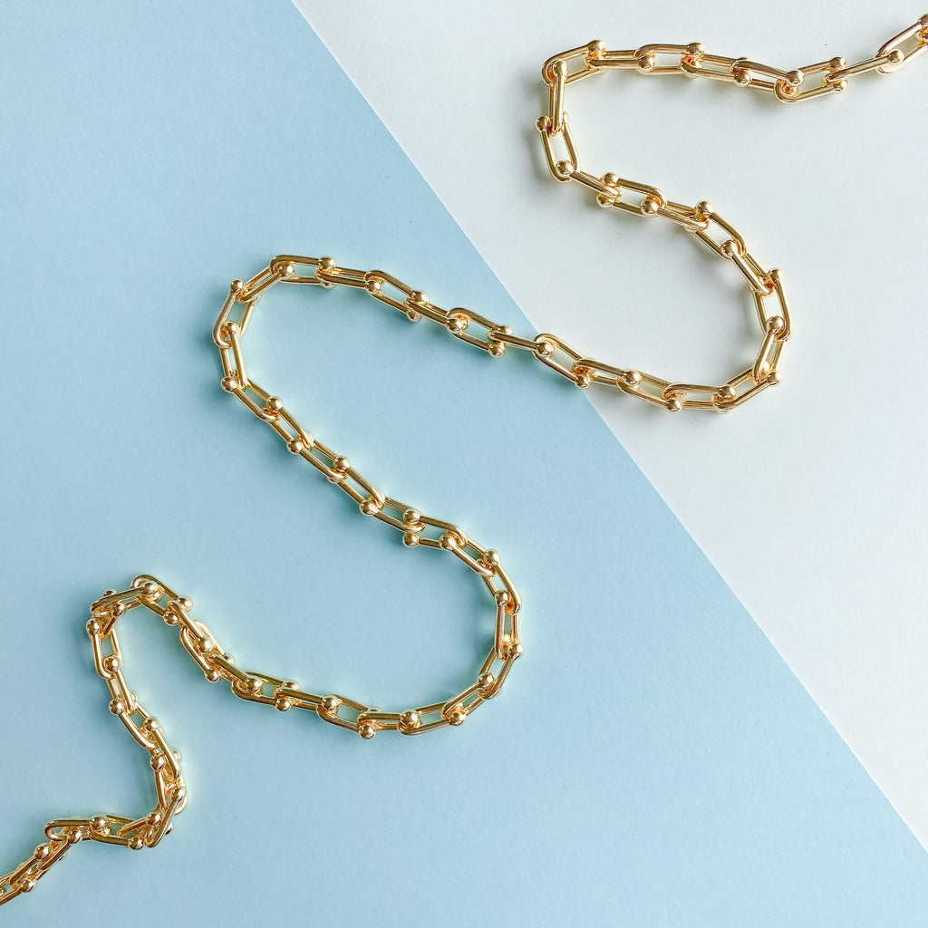 Eight totally gold-plated links