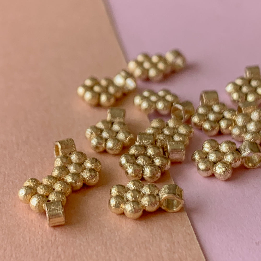 6mm Brushed Gold Dotted Daisy Charm - 15 Pack
