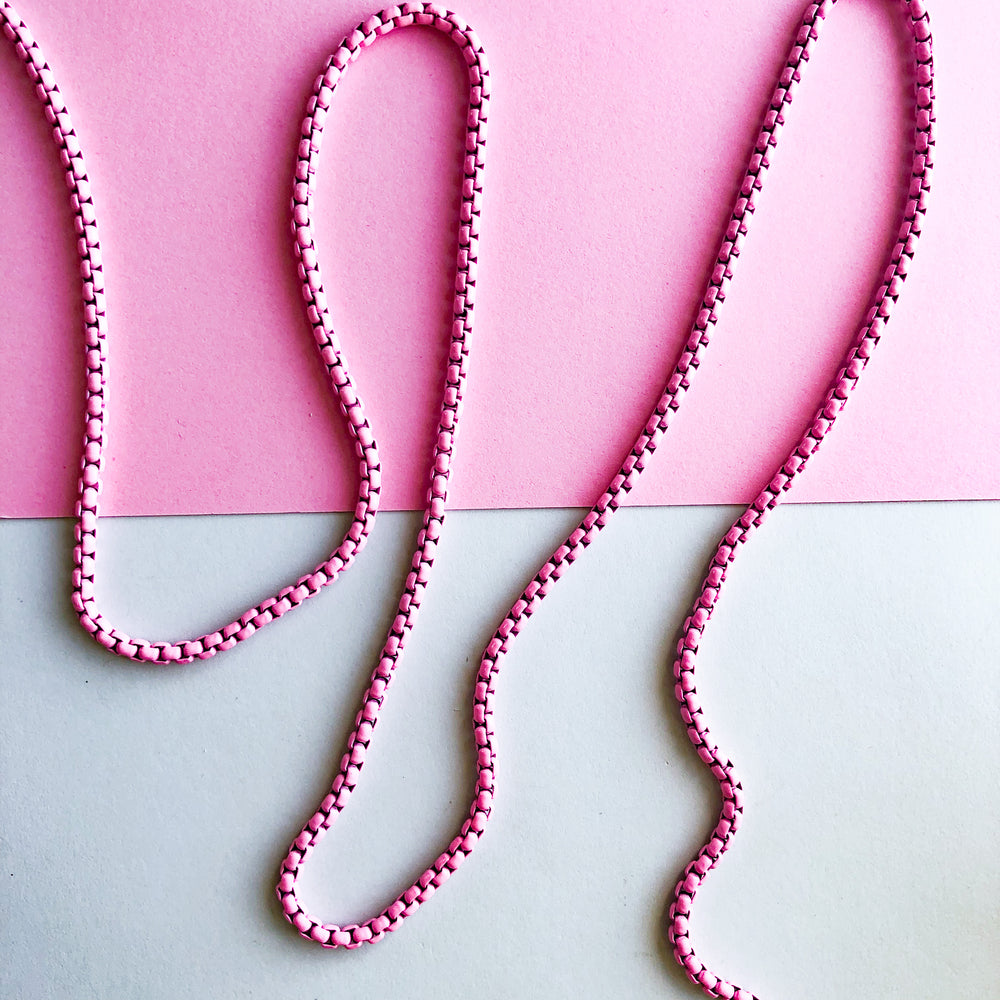
                
                    Load image into Gallery viewer, 3mm Pink Coated Box Chain
                
            