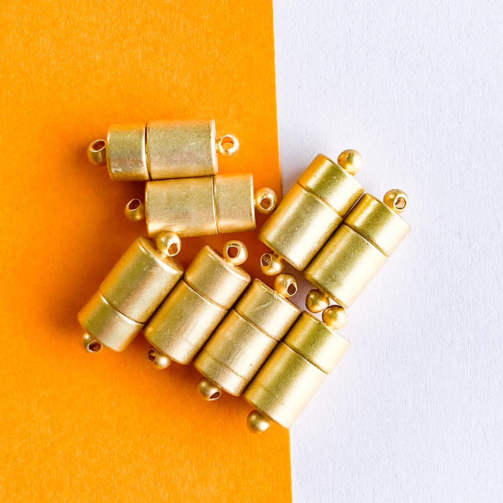 
                
                    Load image into Gallery viewer, 7mm Brushed Gold Cylinder Magnetic Clasp
                
            