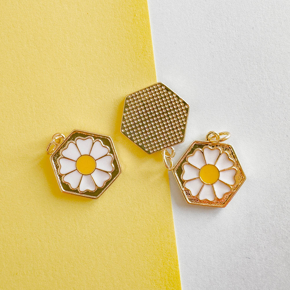 15mm Shiny Gold Enamel Daisy Flower Charm