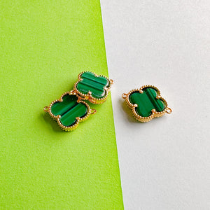 
                
                    Load image into Gallery viewer, 16mm Synthetic Green Malachite Quatrefoil Gold Connector Charm
                
            