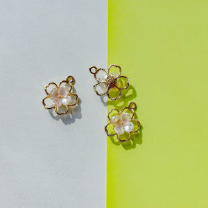 22mm Gold Pearlized Flower Charm - 2 Pack