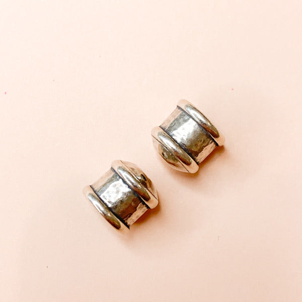 
                
                    Load image into Gallery viewer, 11mm Shiny Distressed Silver Caps- 2 Pack - Christine White Style
                
            