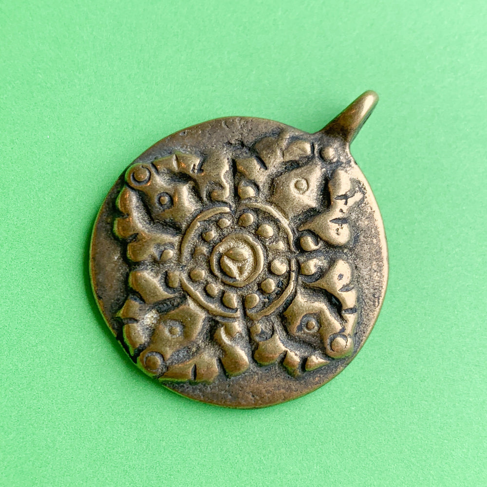 
                
                    Load image into Gallery viewer, 38mm Ornamental Brass Pendant
                
            