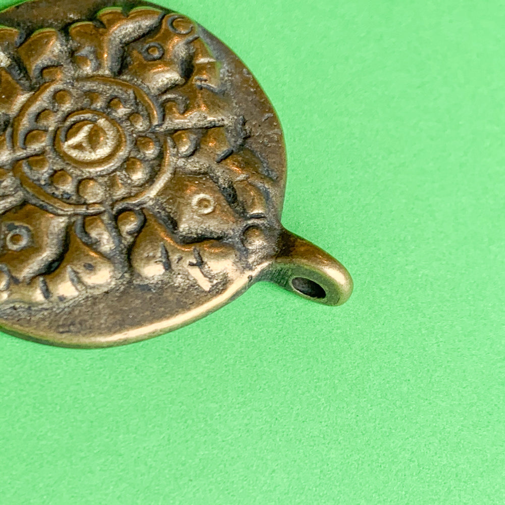 
                
                    Load image into Gallery viewer, 38mm Ornamental Brass Pendant
                
            