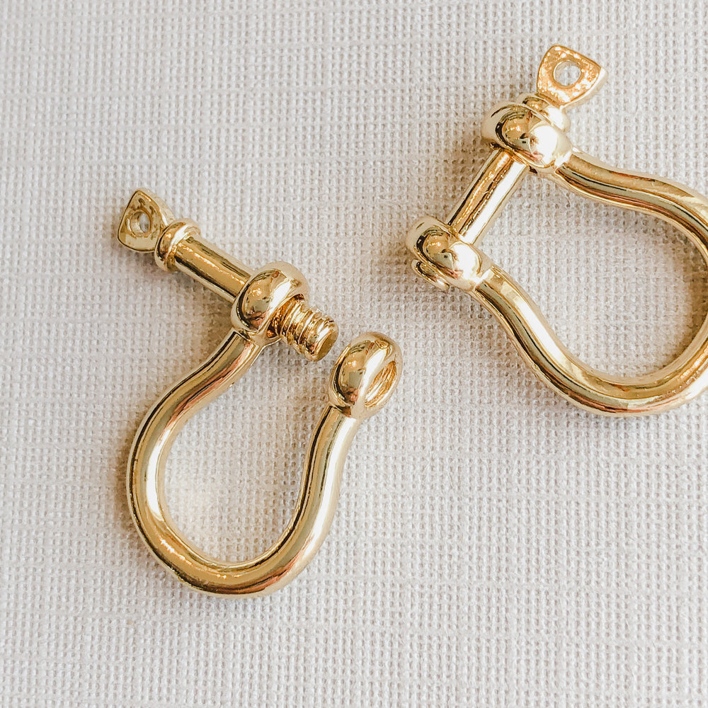 
                
                    Load image into Gallery viewer, 10mm Gold Saddle Screw Clasp
                
            