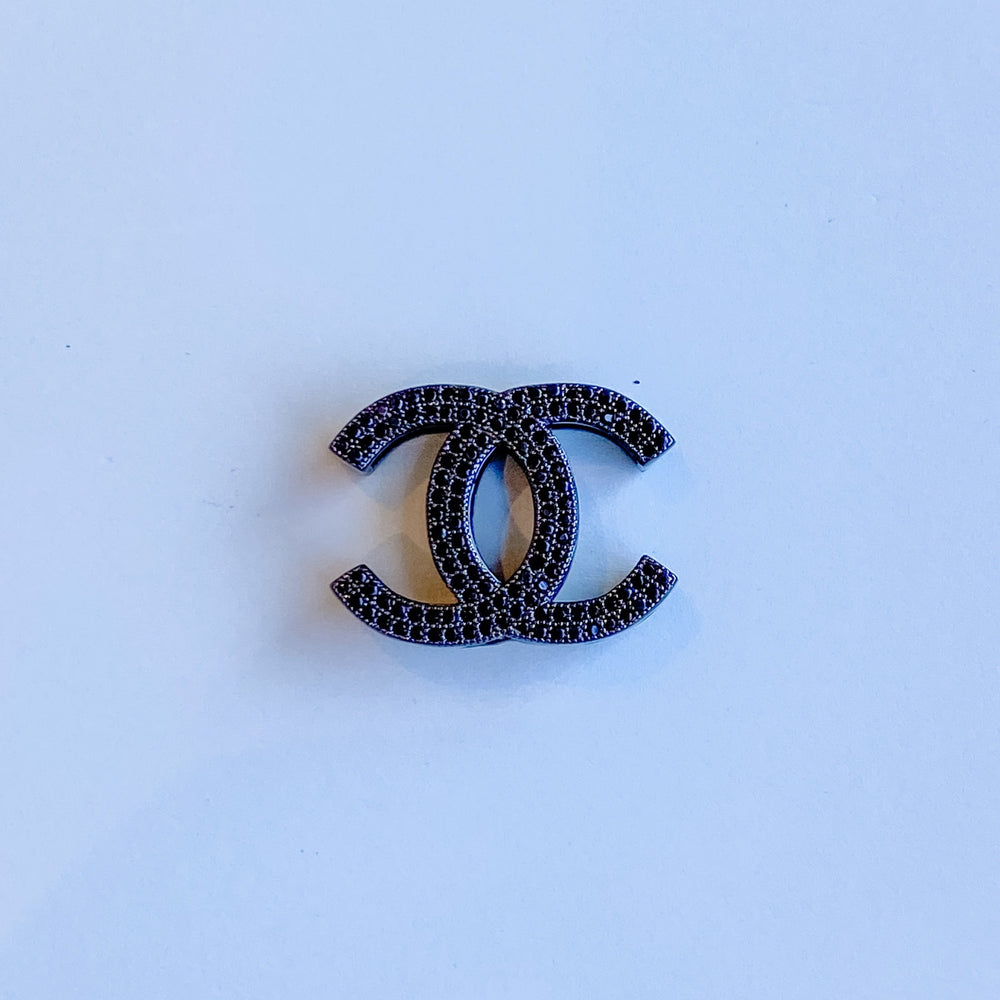 
                
                    Load image into Gallery viewer, 19mm Black Pave Interlocking C Bead
                
            