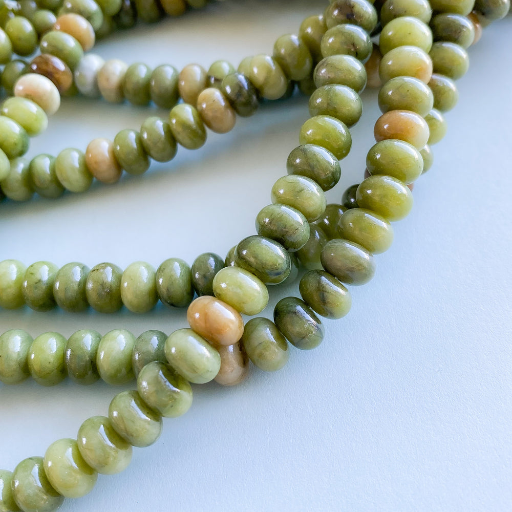 
                
                    Load image into Gallery viewer, 8mm Smooth Green Serpentine Rondelle Strand
                
            