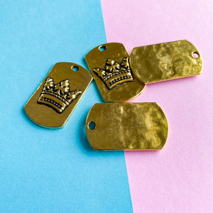 
                
                    Load image into Gallery viewer, 30mm Gold Pewter Crown Tag Pendant - 4 Pack
                
            