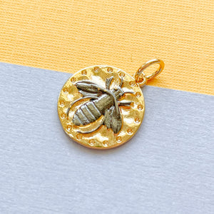 
                
                    Load image into Gallery viewer, 15mm Mixed Metal Bee Charm
                
            