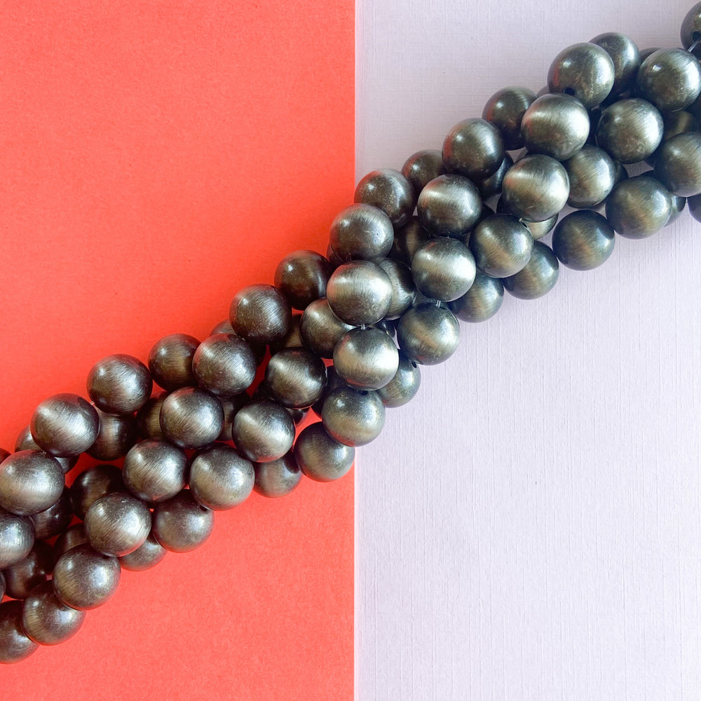 
                
                    Load image into Gallery viewer, 14mm Metallic Silver Native Resin Round Strand
                
            