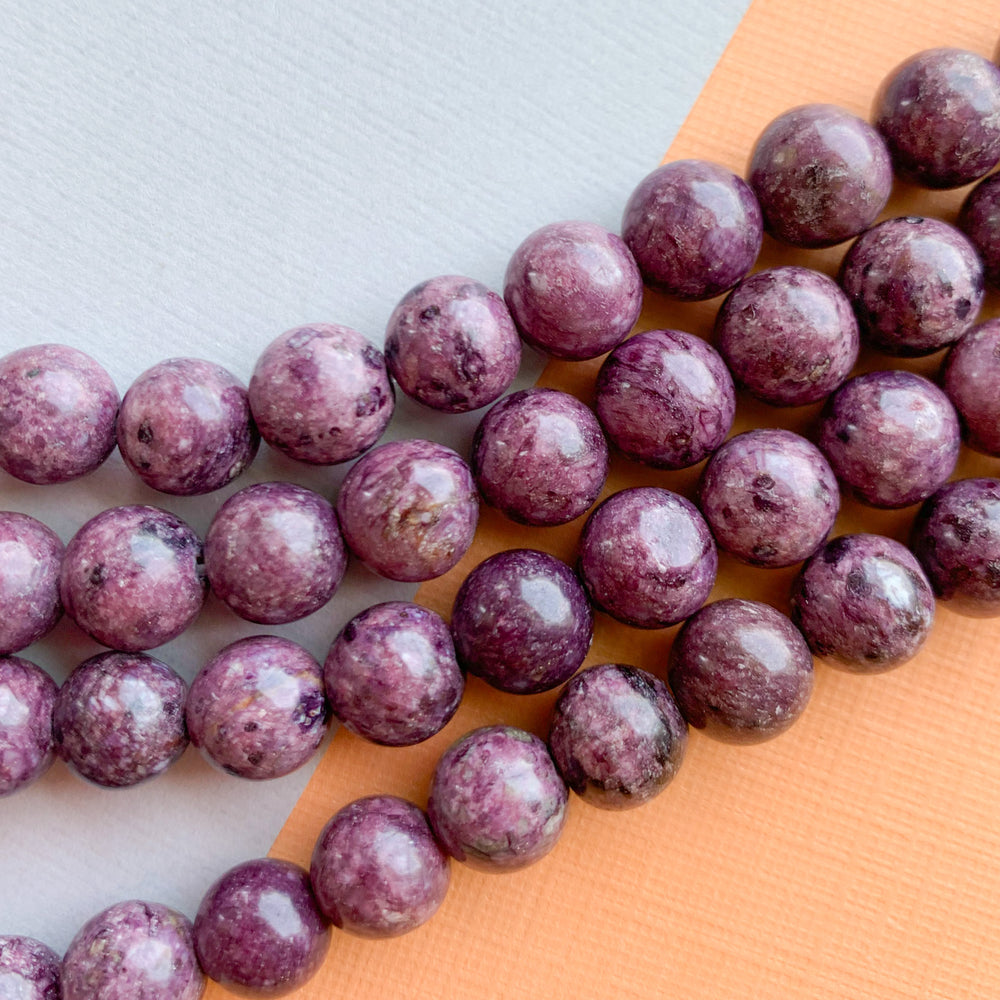
                
                    Load image into Gallery viewer, 8mm Mauve Spotted Smooth Dyed Jade Strand
                
            