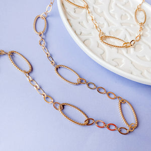 
                
                    Load image into Gallery viewer, 27mm Shiny Gold Decorative Oval Cable Chain
                
            