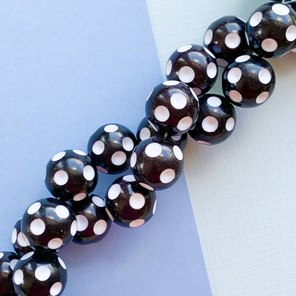 
                
                    Load image into Gallery viewer, 17mm Black + White Polka Dot Plastic Rounds Strand
                
            