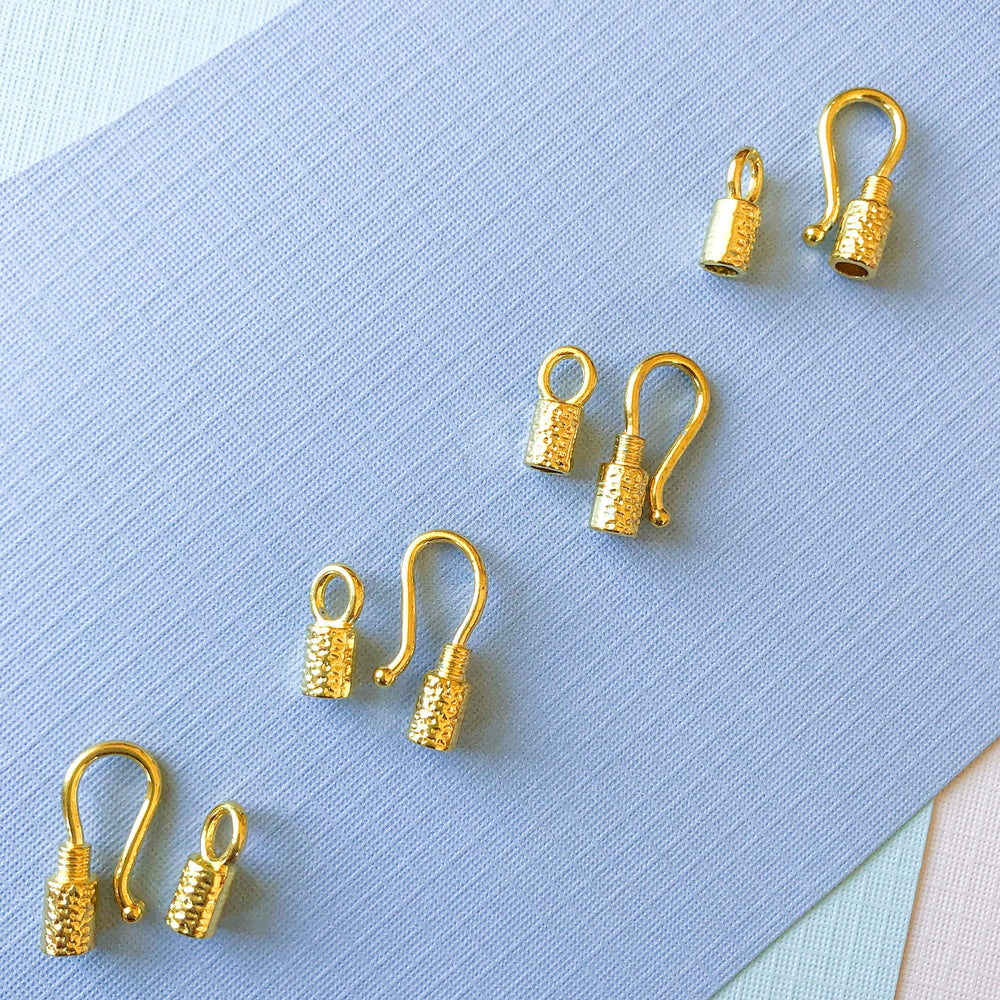 
                
                    Load image into Gallery viewer, 12mm Gold Textured Shepherd&amp;#39;s Hook Clasp - 4 Pack
                
            