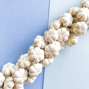 
                
                    Load image into Gallery viewer, 20mm White Carved Magnesite Flower Bead Strand
                
            
