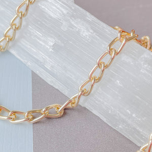 
                
                    Load image into Gallery viewer, 9mm Shiny Gold Plated Aluminum Curb Chain
                
            