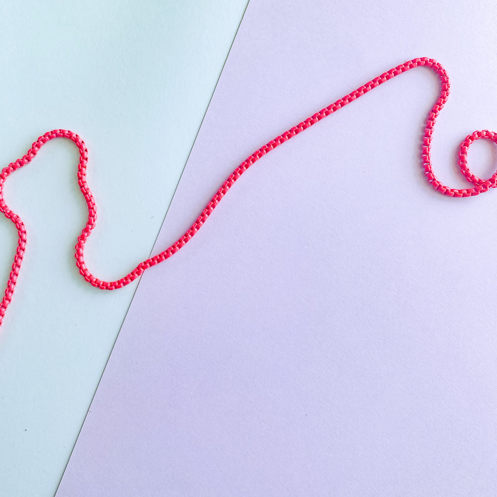 
                
                    Load image into Gallery viewer, 3mm Neon Pink Coated Box Chain
                
            
