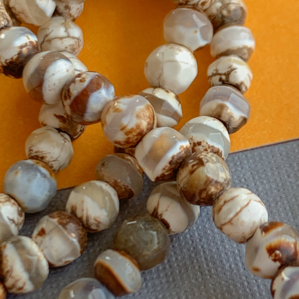 
                
                    Load image into Gallery viewer, 4mm White and Brown Striped Agate Strand
                
            