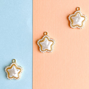 
                
                    Load image into Gallery viewer, 22mm Gold Pearlized Star Charm - 2 Pack
                
            