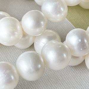 
                
                    Load image into Gallery viewer, 7mm White Freshwater Pearl Rounds Strand
                
            
