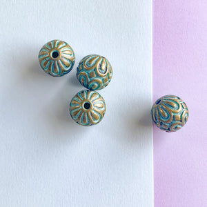
                
                    Load image into Gallery viewer, 15mm Pewter Patina Round Floral Bead - 4 Pack
                
            